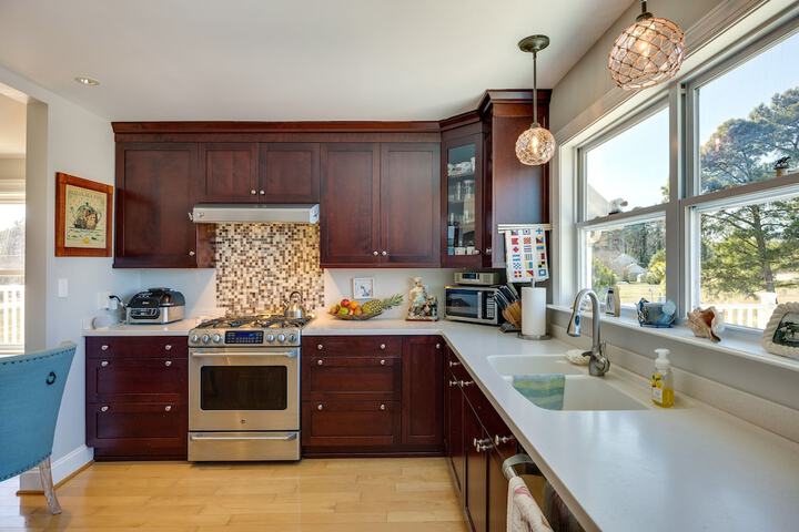 Welcoming Cottage w / Outdoor Pool & Water Views!