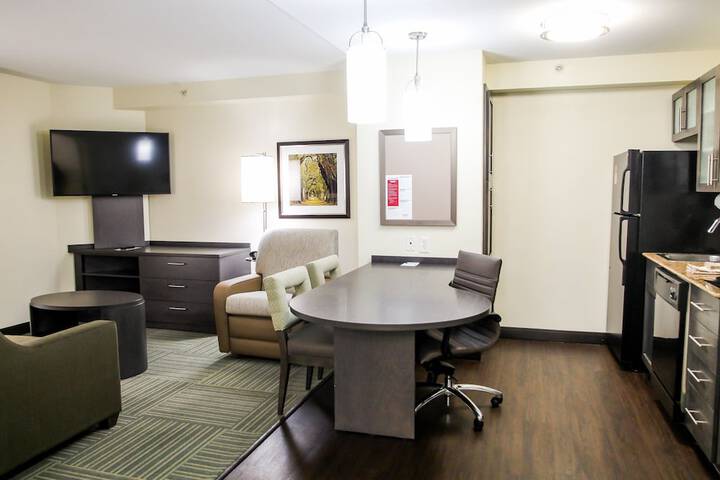 Room 11 of 32
