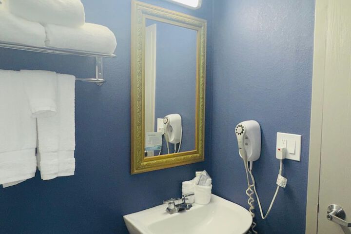 La Quinta Inn & Suites by Wyndham Stamford / New York City