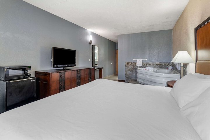 Room 32 of 37