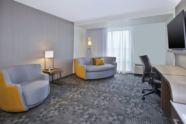 Room 21 of 37