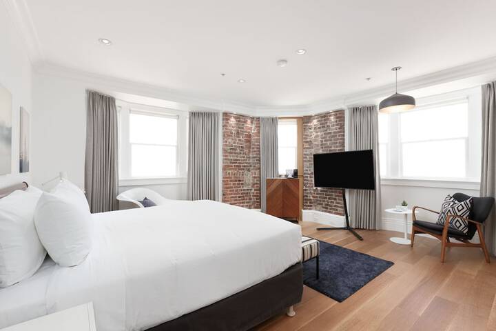 Room 105 of 119