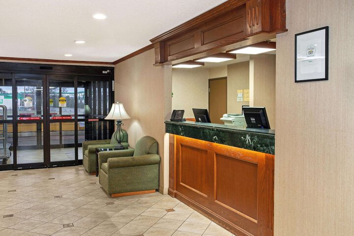 Hotel Interior 6 of 28