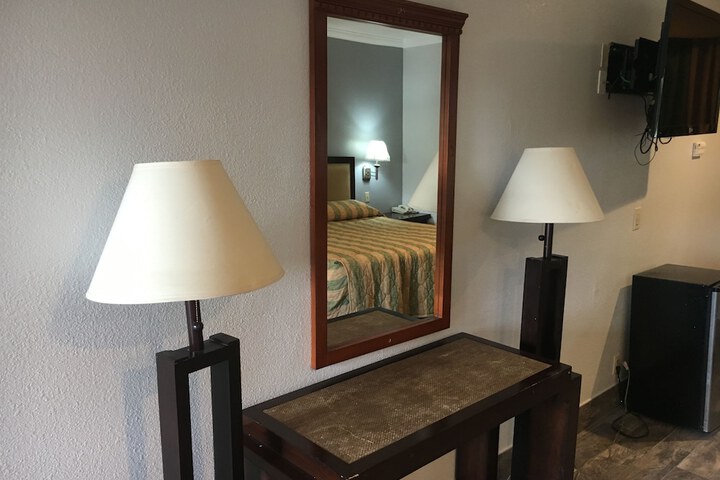 Bellflower Travel Inn