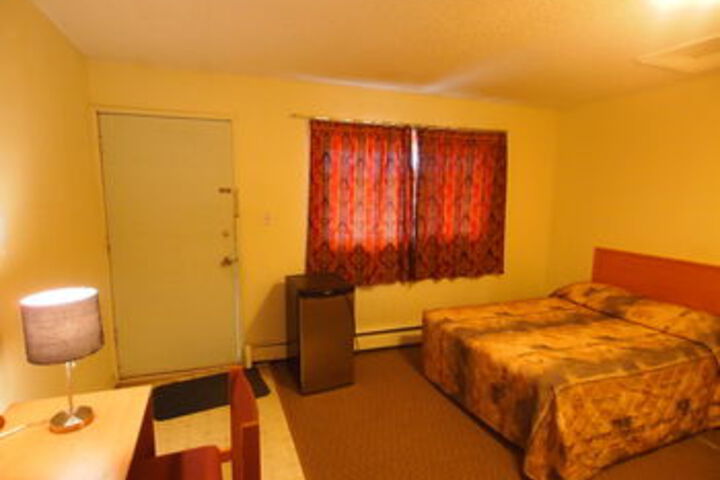 Lakeside Motor Inn