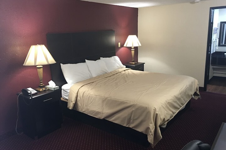 Super 9 Motel