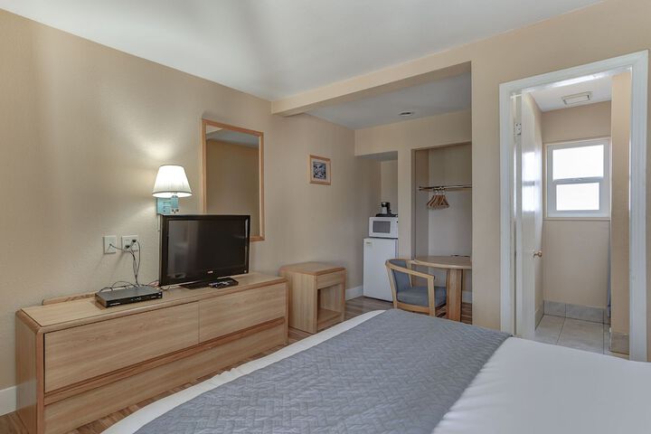 Shasta Pines Motel & Suites