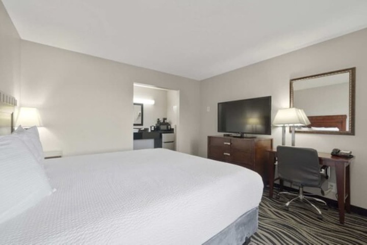 Room 10 of 40