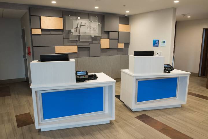 Holiday Inn Express & Suites Orland Park - Mokena by IHG