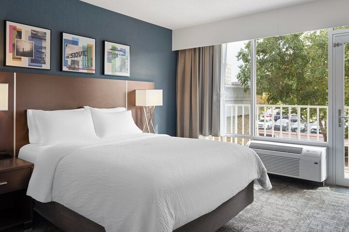 Holiday Inn Sioux Falls-City Centre by IHG