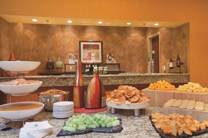 Embassy Suites by Hilton E Peoria Riverfront Conf Center