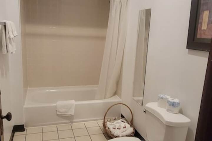 Room 6 of 16