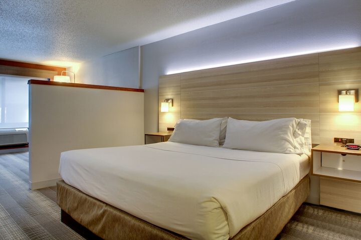 Room 19 of 38