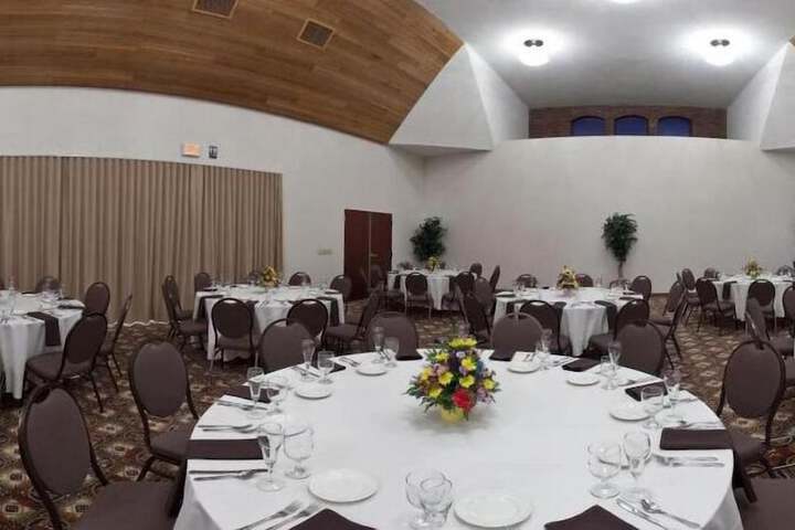 Ballroom/Hall 35 of 36