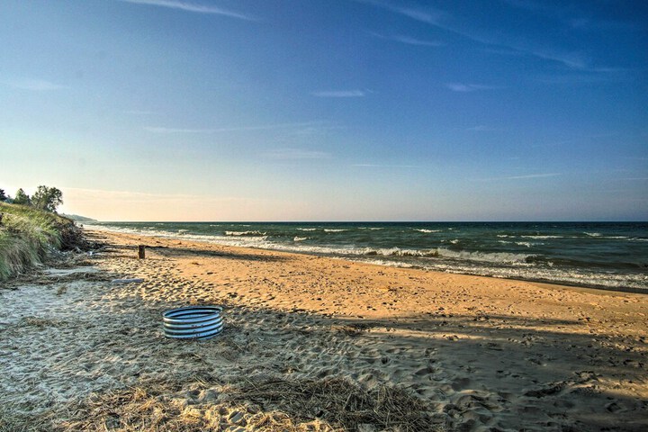 Lakefront Montague Cottage w / Deck & Beach!