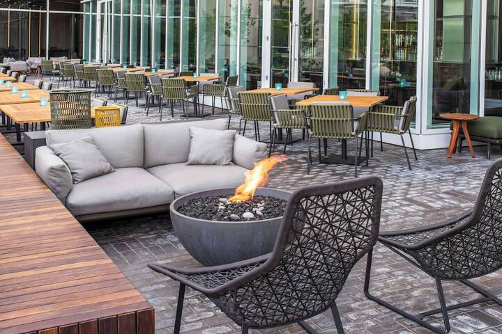 Lounge 62 of 80