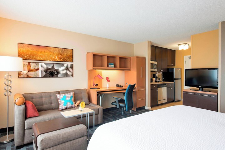 Room 12 of 19