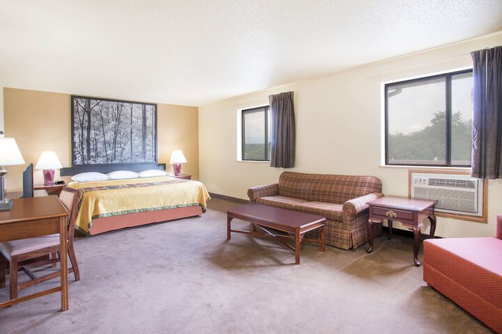 Room 10 of 16