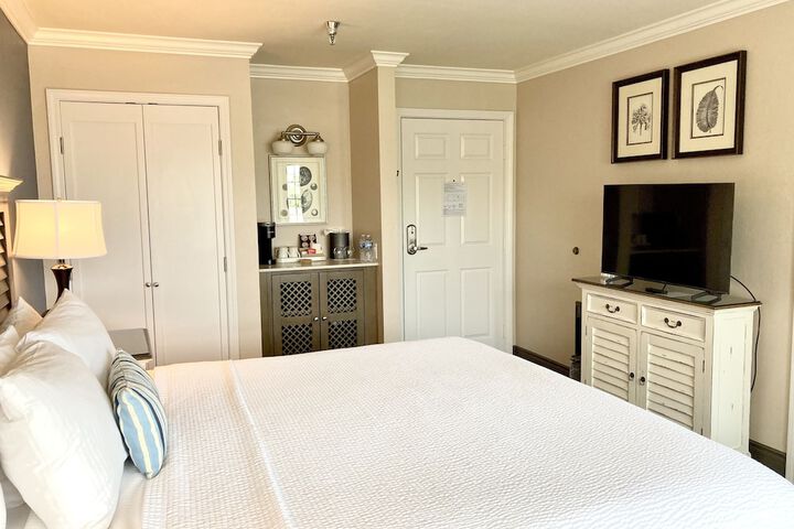 Sand Pebbles Inn