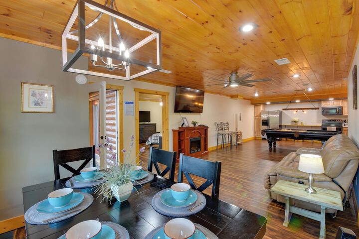 Ellijay Cabin Rental w / Hot Tub + Mountain Views!