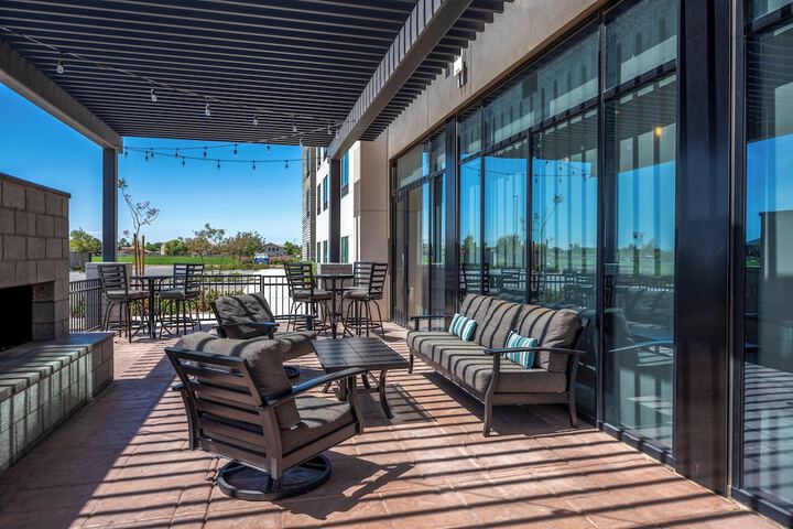 Holiday Inn Express & Suites Gilbert Mesa Gateway Airport by IHG