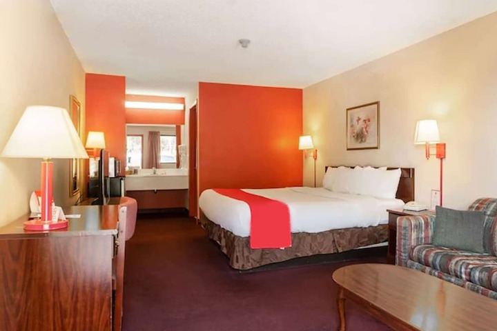 Room 28 of 49