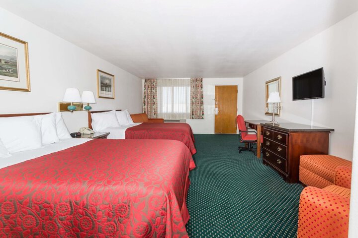 Room 6 of 16
