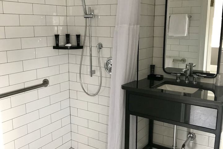 Room 17 of 41