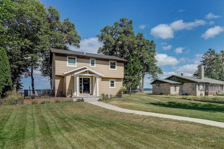 Lakefront Chippewa Falls Haven w / Private Deck!