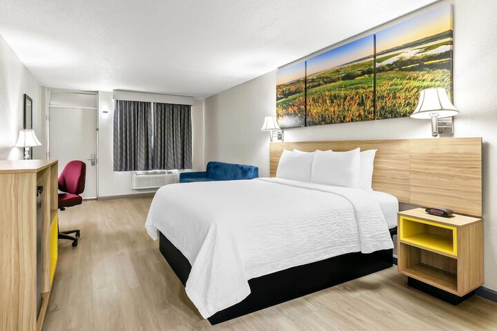 Days Inn by Wyndham Salina South