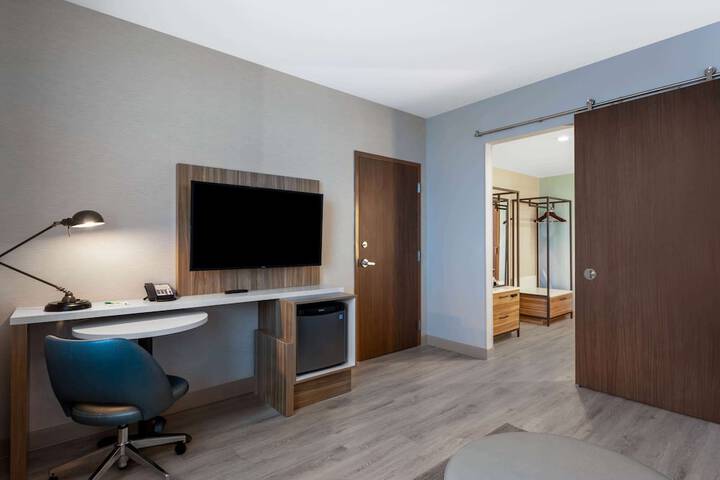 Room 15 of 63