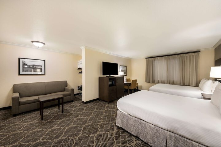Room 32 of 38