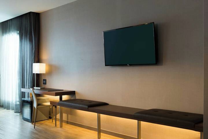 Room 12 of 32