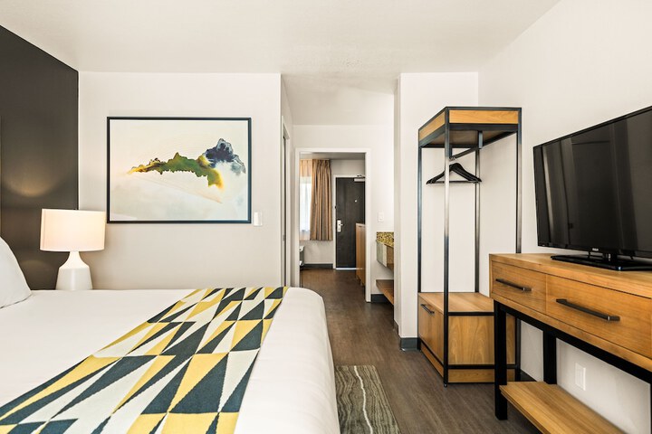 Room 12 of 60