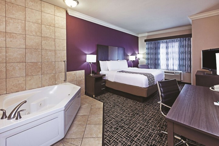 Room 19 of 48