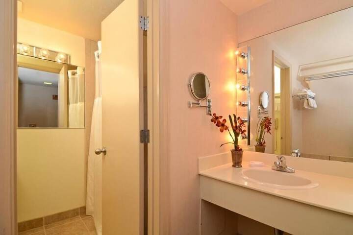 Red Arrow Inn & Suites a Travelodge by Wyndham
