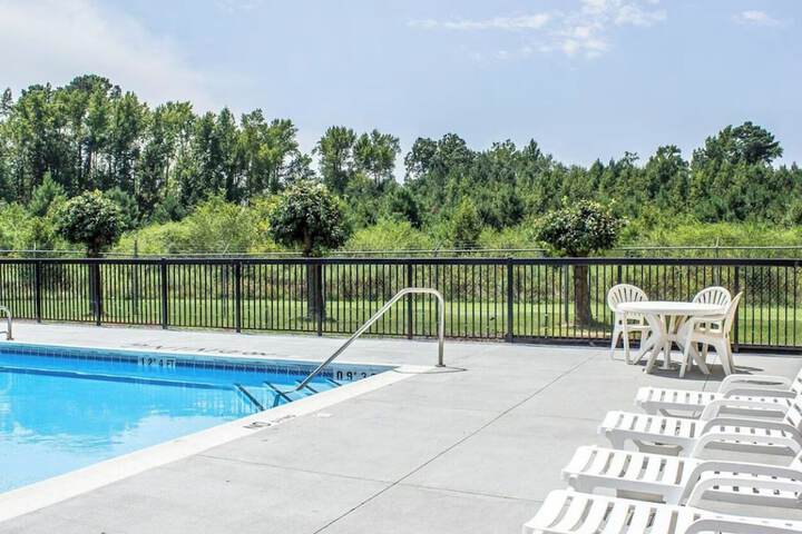 Comfort Inn Dunn near I-95