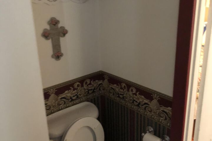 Room 27 of 32