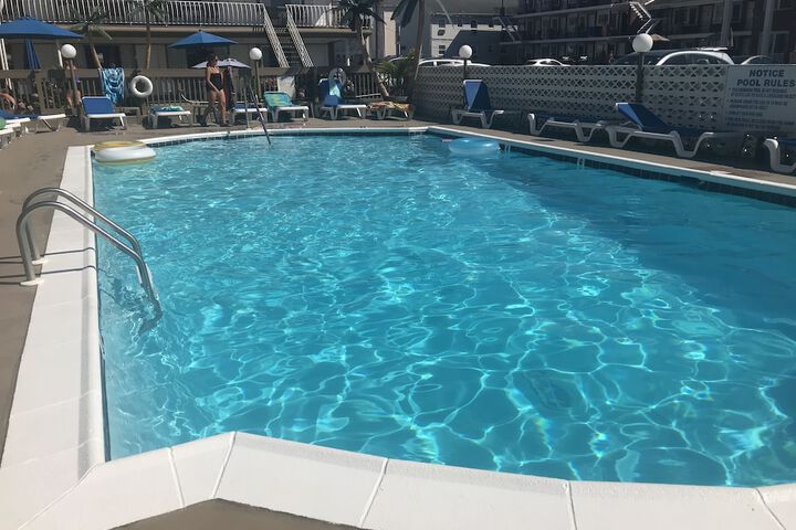 Pool 14 of 40