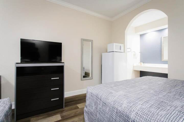 Room 35 of 53