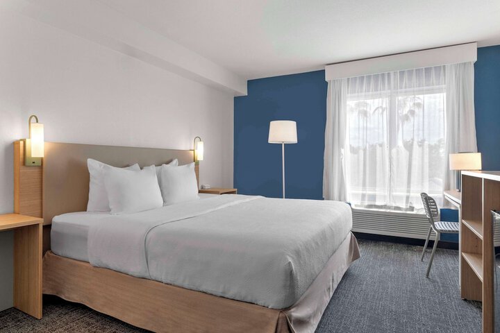 Room 14 of 28