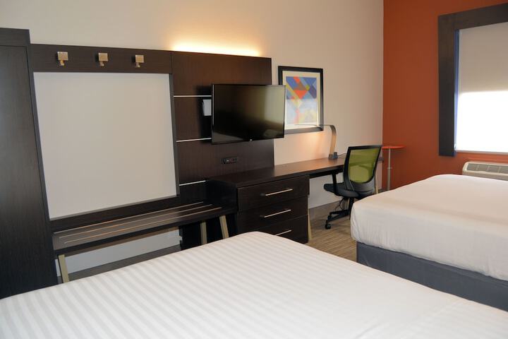 Holiday Inn Express & Suites by IHG
