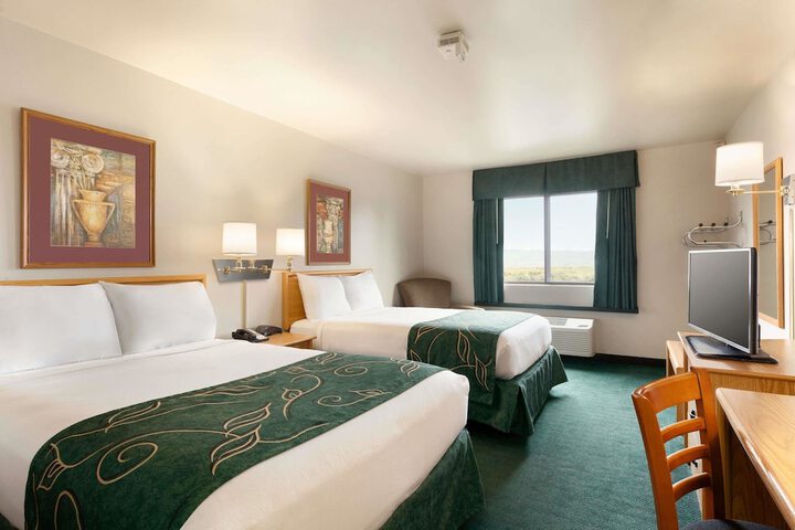 Room 6 of 16