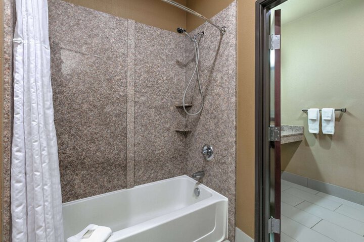 Room 12 of 27