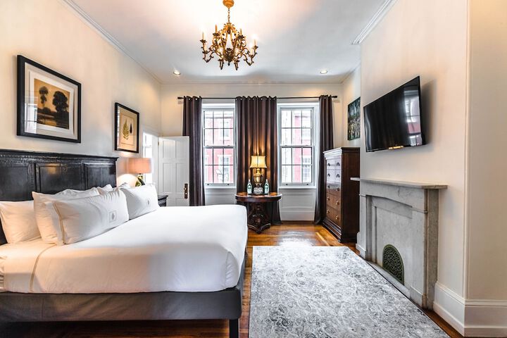 Room 27 of 69