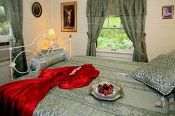 Spicer Castle Inn & Restaurant