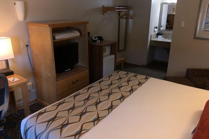Super 8 by Wyndham Florence OR