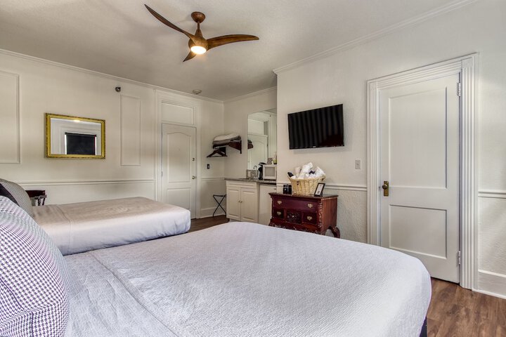 Room 18 of 33