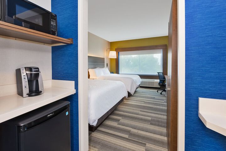 Room 27 of 40