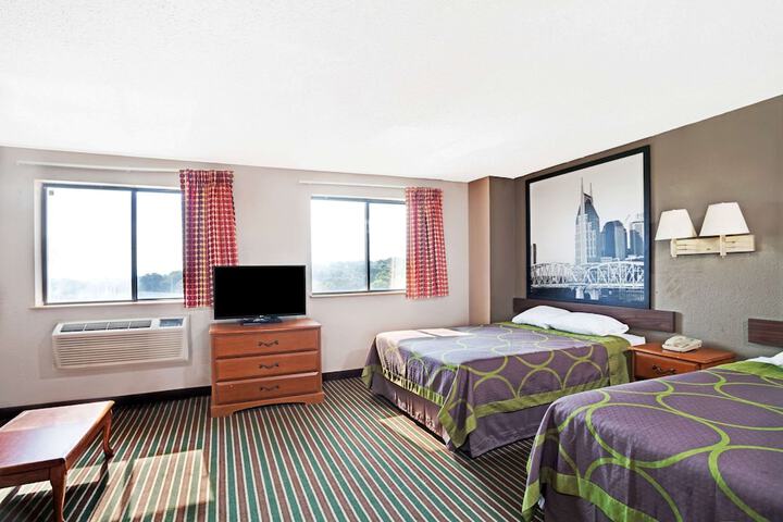 Super 8 by Wyndham Nashville / Dntn/ Opryland Area